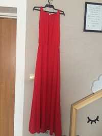 Piękna długa czerwona hiszpanka sukienka