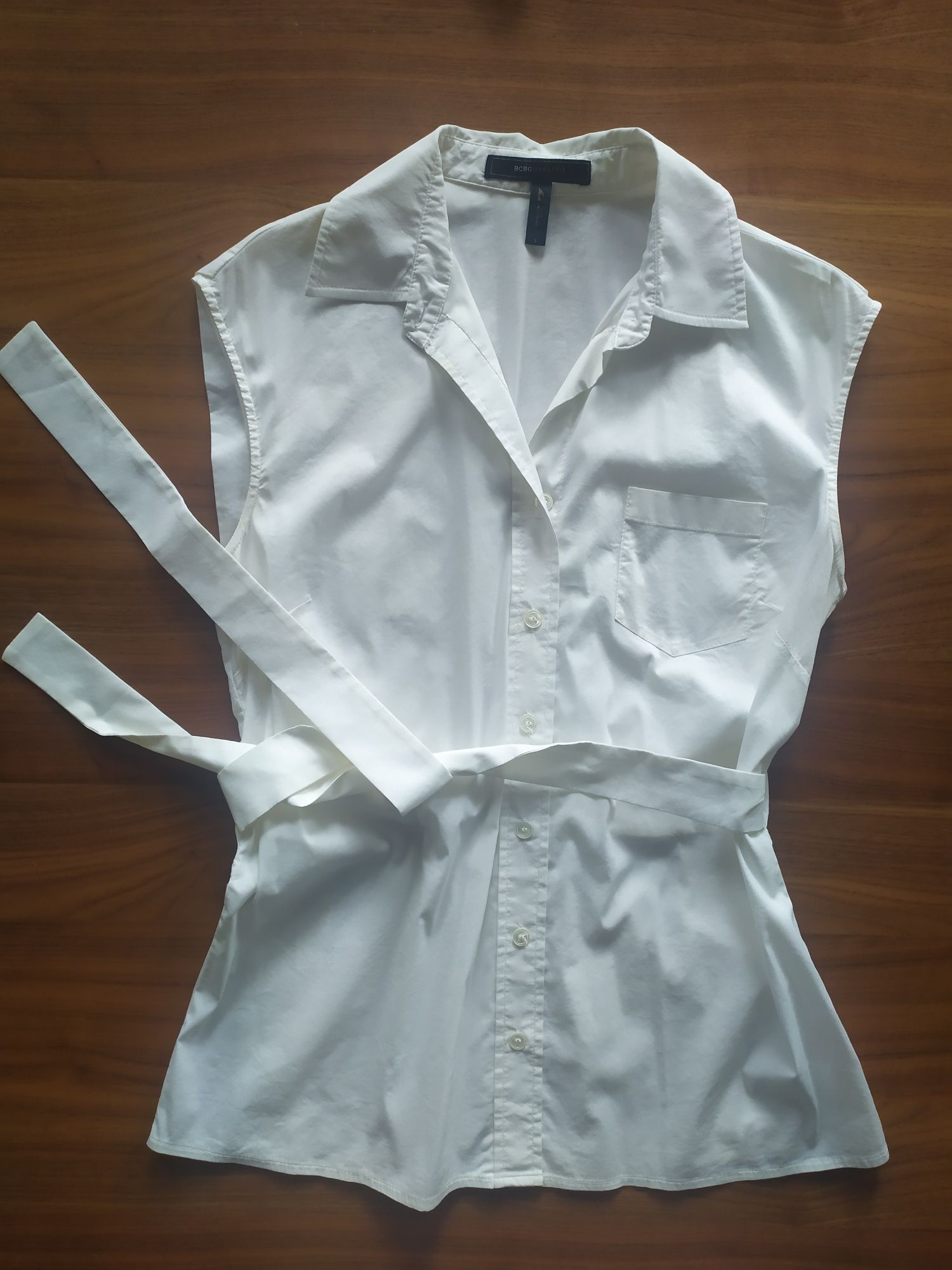 BCBGMaxAzria piękna biała koszula bluzka bez rękawów.