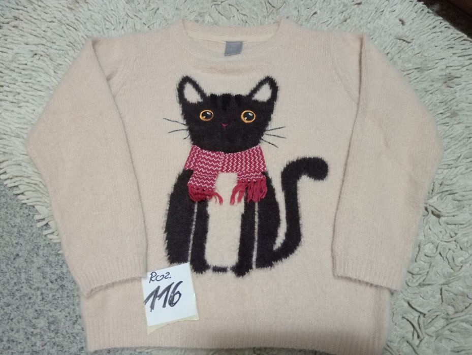 Śliczny.mieciutki sweterek roz.116