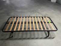Vendo estrado de cama com patas