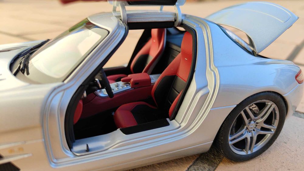 Mercedes Benz SLS Coupé Minchamps 1/18