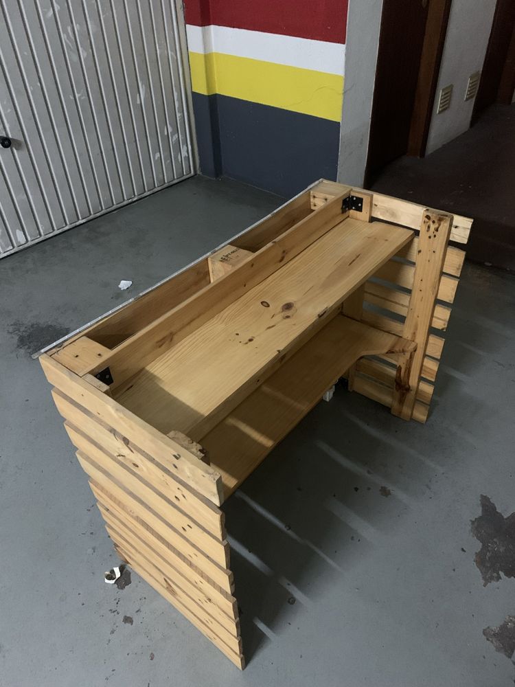 Bar ou mesa feito de paletes com led como ikea ou area