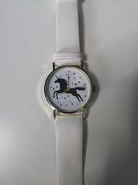 Biały damski zegarek Sinsay jednorożec biało złoty