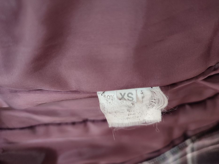 Płaszcz damski w kratę z paskiem 50% wełna