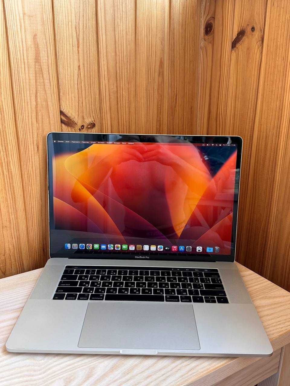 MacBook Pro 15-inch, 2017, A1707, 256SDD, 16GB Ram