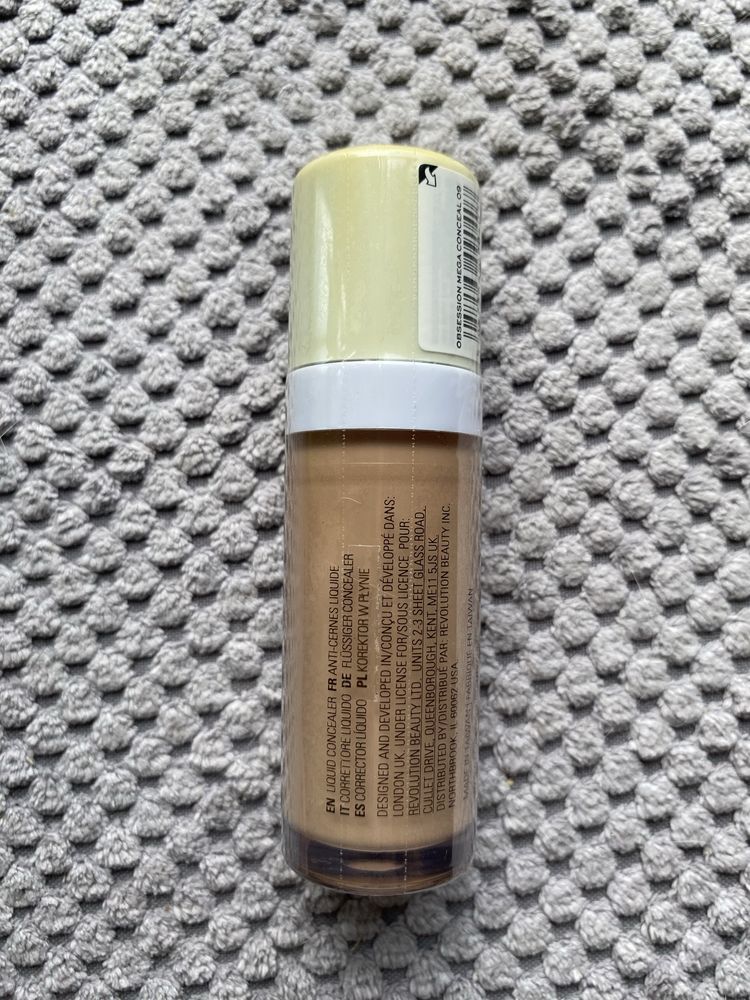 Korektor nowy makeup obsession mega conceal