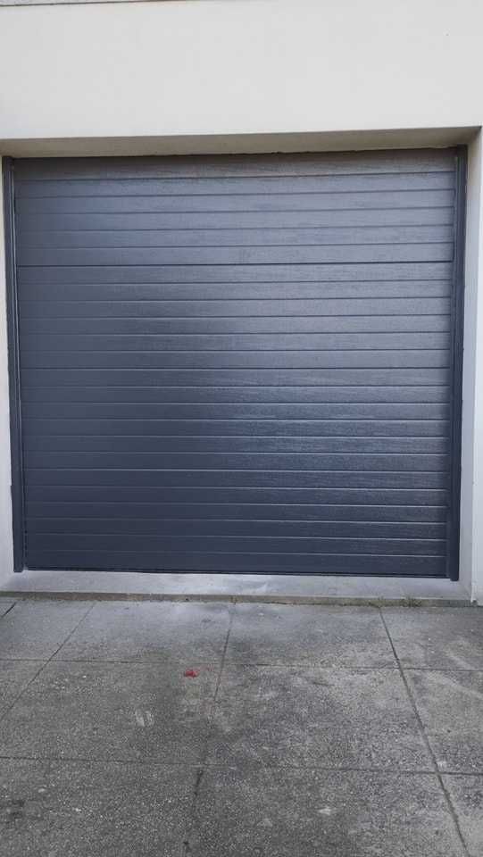Montagem de portas de garagem