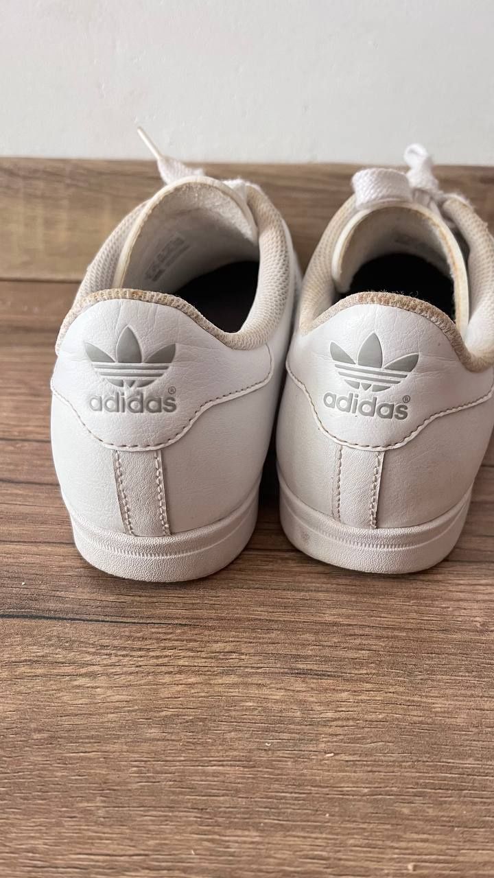 Кроссовки adidas 39