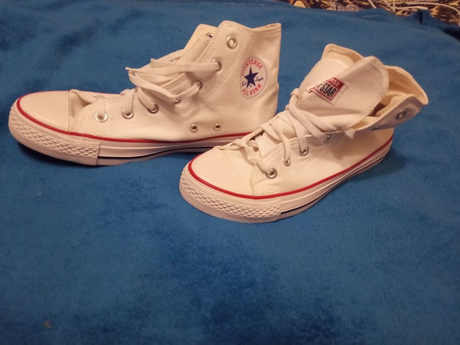 Белые высокие кеды converse