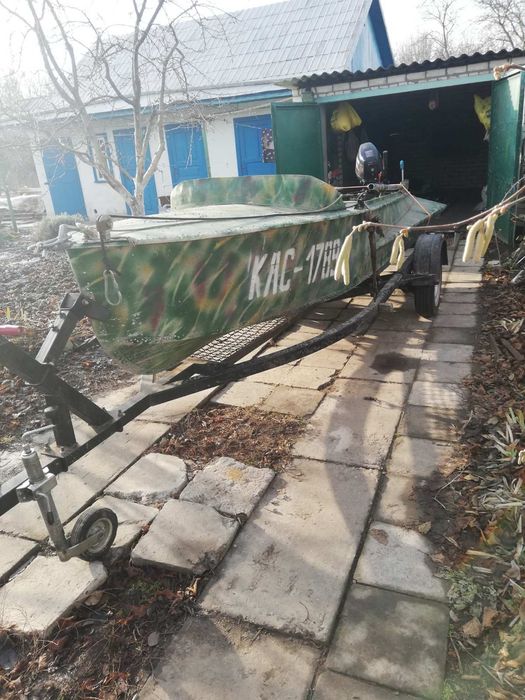 Човен "Южанка" з мотором