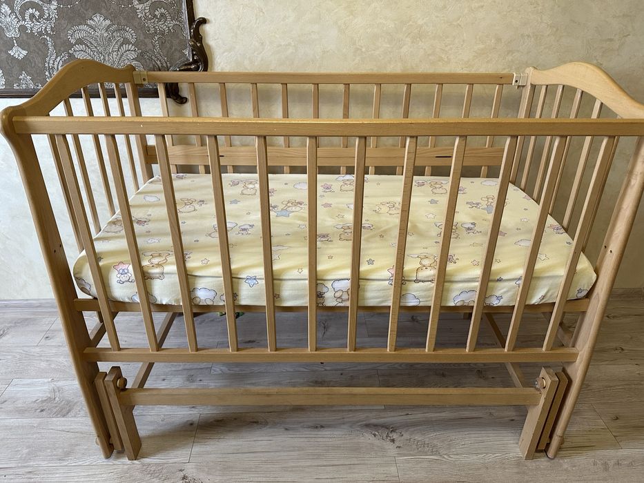 Ліжечко дитяче з маятниковим механізмом з матрасом