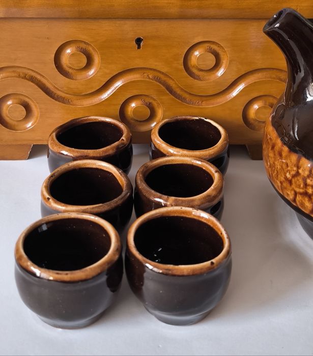 Lajkonik Cepelia karafka z kieliszkami piękna stara ceramika naklejka