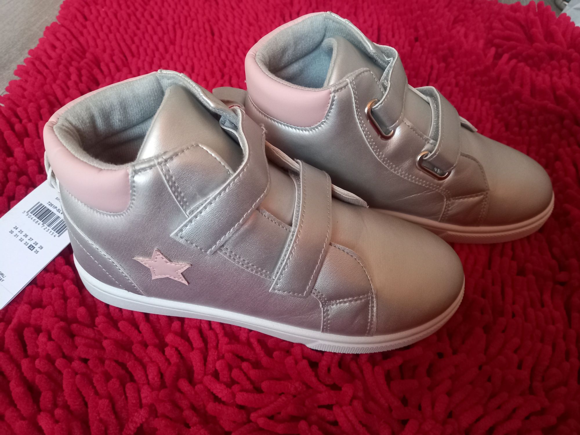 Buty botki za kostkę gwiazdki srebrne roz 34 nowe uszkodzone