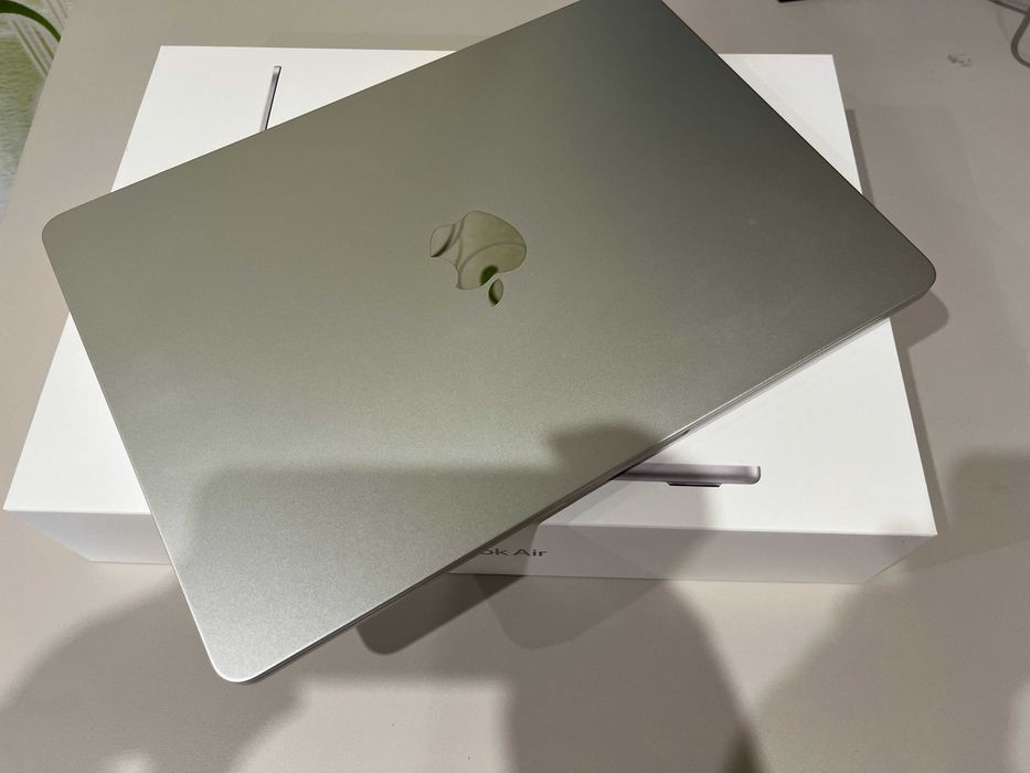 Офіційний Apple MacBook Air 13.6" M3 16/256GB 2024 (MC8H4UA/A) Silver