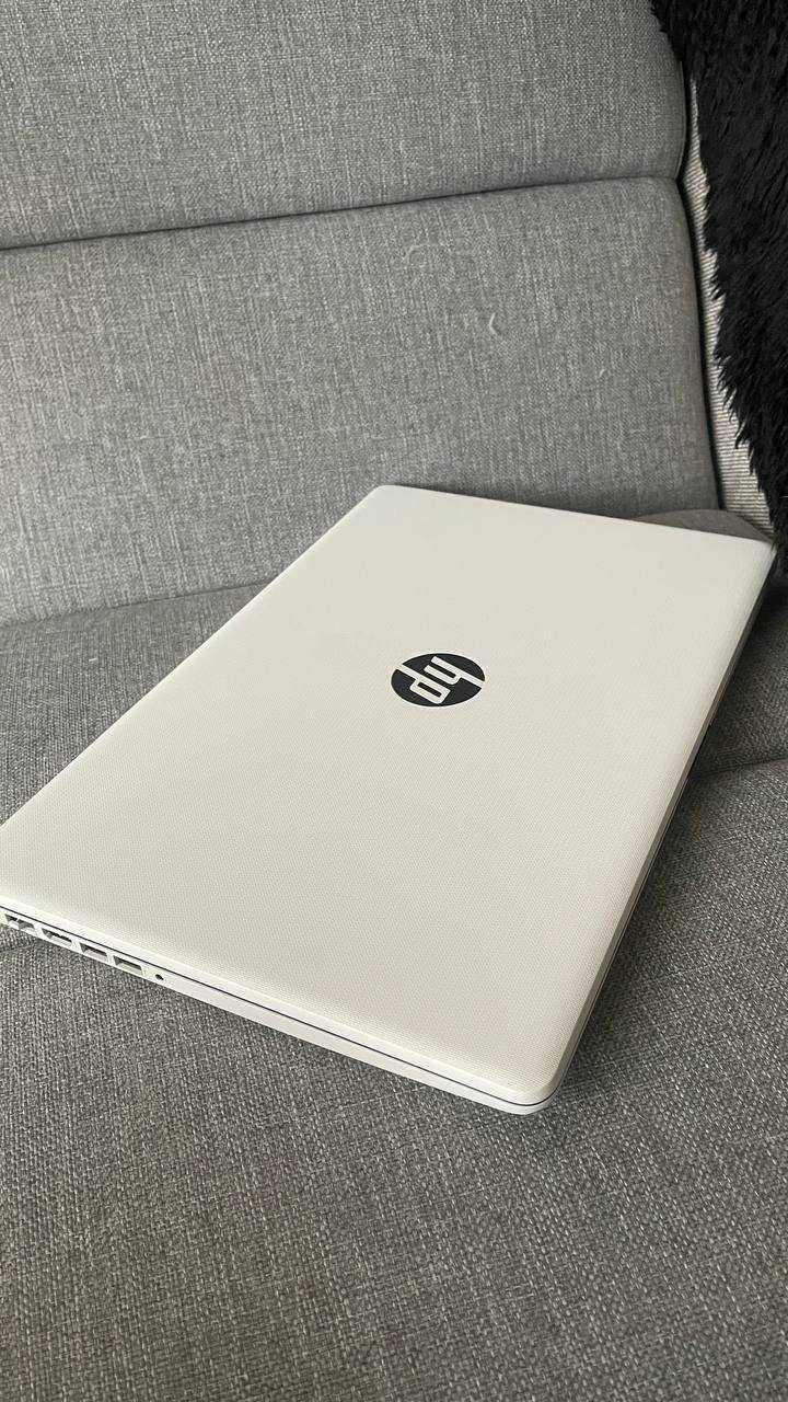 HP Laptop 17-ca0008no -– великий екран для роботи та навчання