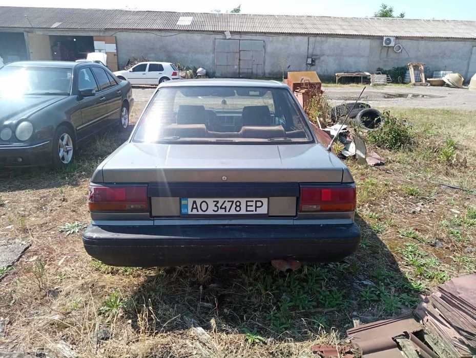 Автомобіль Nissan Bluebird (1990) на ходу