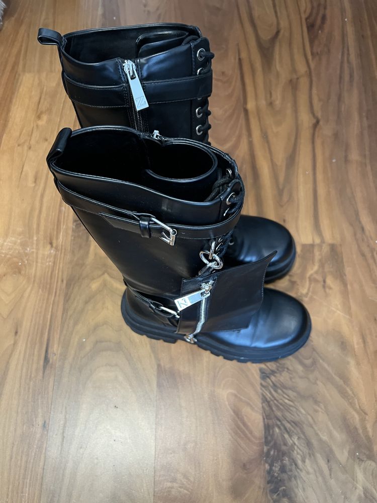Buty zimowe wysokie samskie Zara