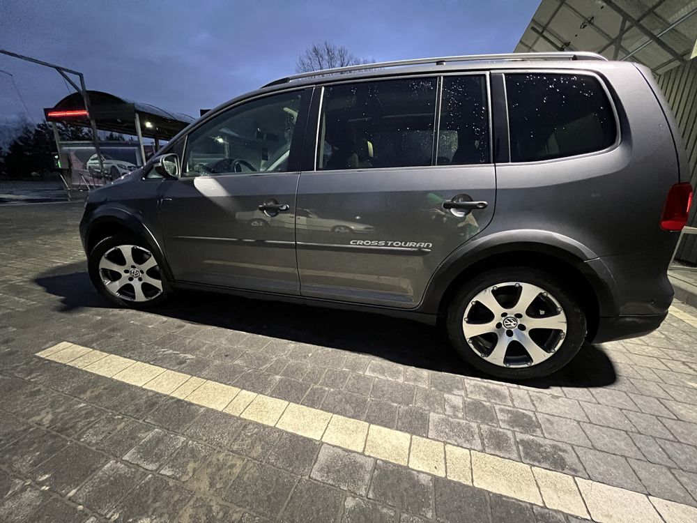 Volkswagen Cross Touran 2013