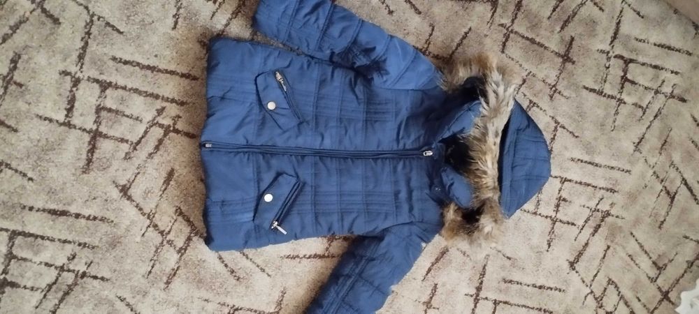 Зимова куртка для дівчинки на зріст 110 см