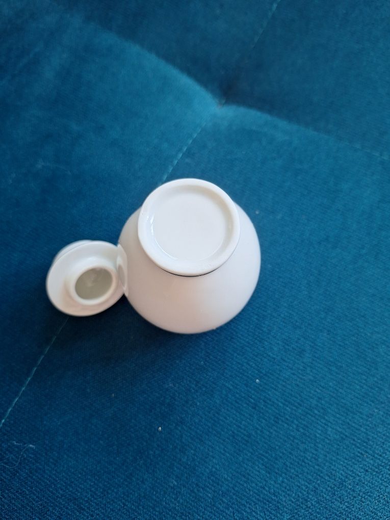 Japońska amforka , naczynie na imbir porcelanowy.
