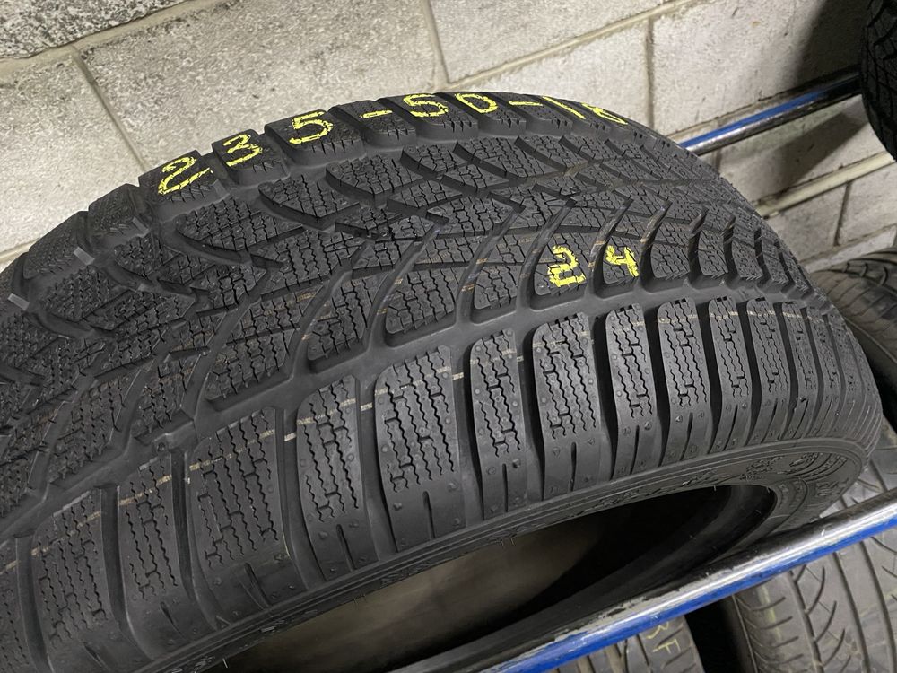 Зимові шини 235/50 R18 (97V) DUNLOP