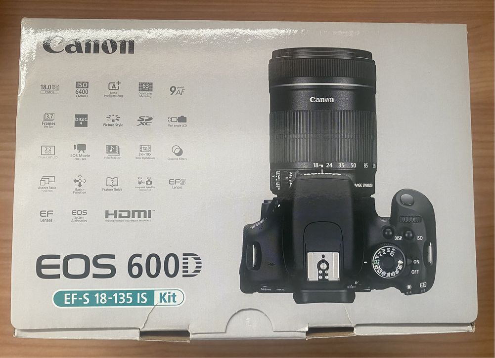 Máquina fotográfica Canon EOS 600D