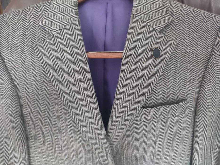 Casacos e blazeres novos da Oficina Mustra. Luxo