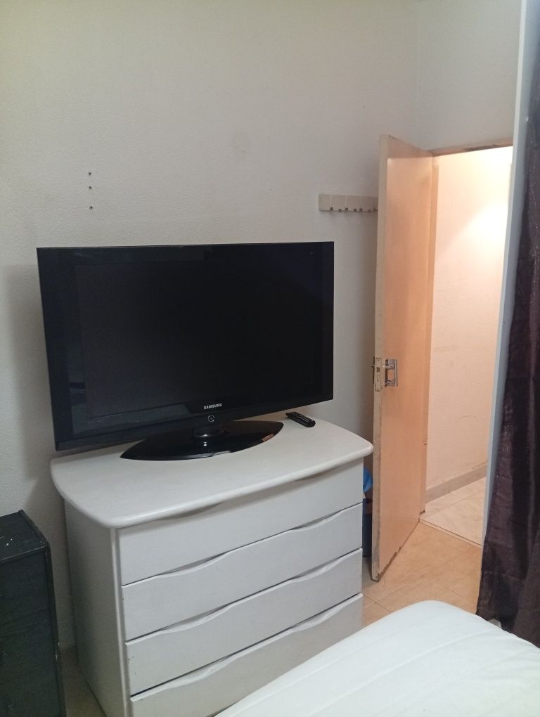 Alugo quarto na zona de Porto salvo Oeiras