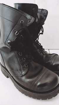 Botas pretas militares