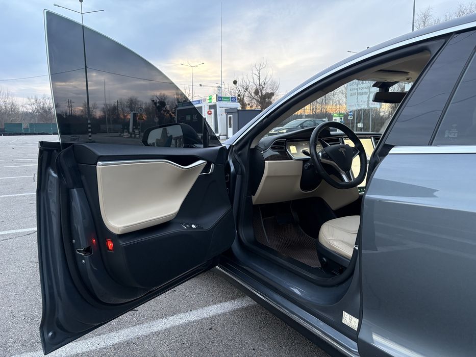 Продам Tesla model S