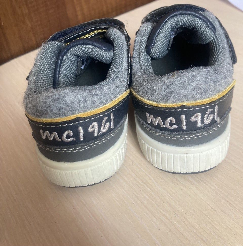 Продам полуботинки на мальчика