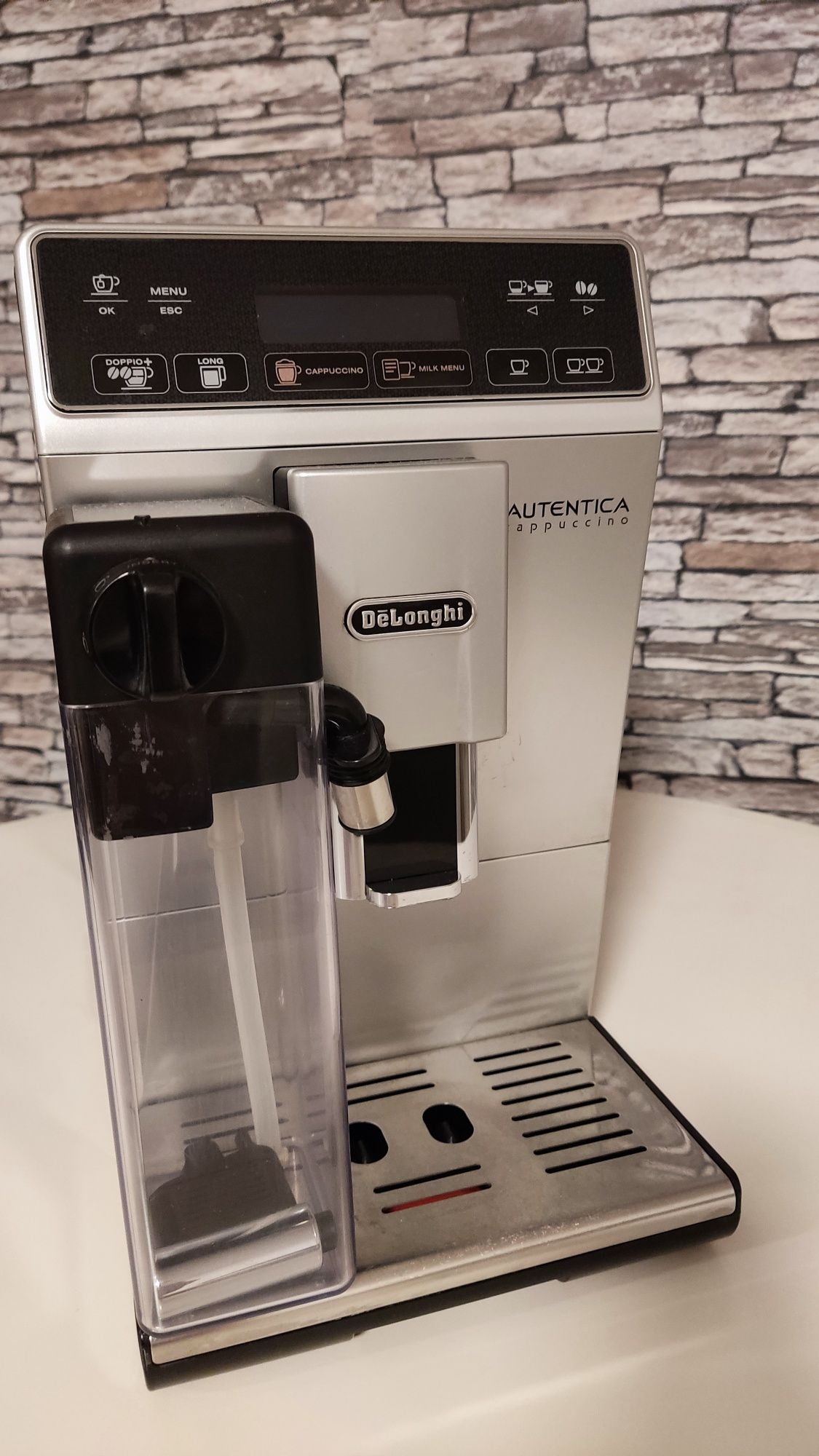 Кавомашина в Кожен Дім ® Delonghi Autentica Cappuccino