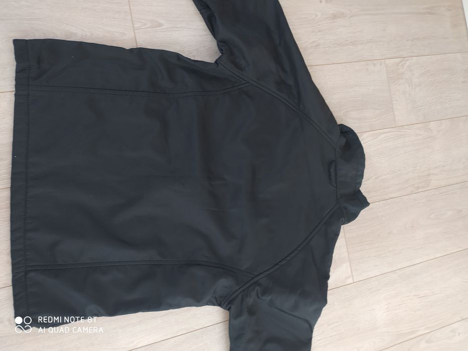 Czarna kurtka  na 10-12 lat