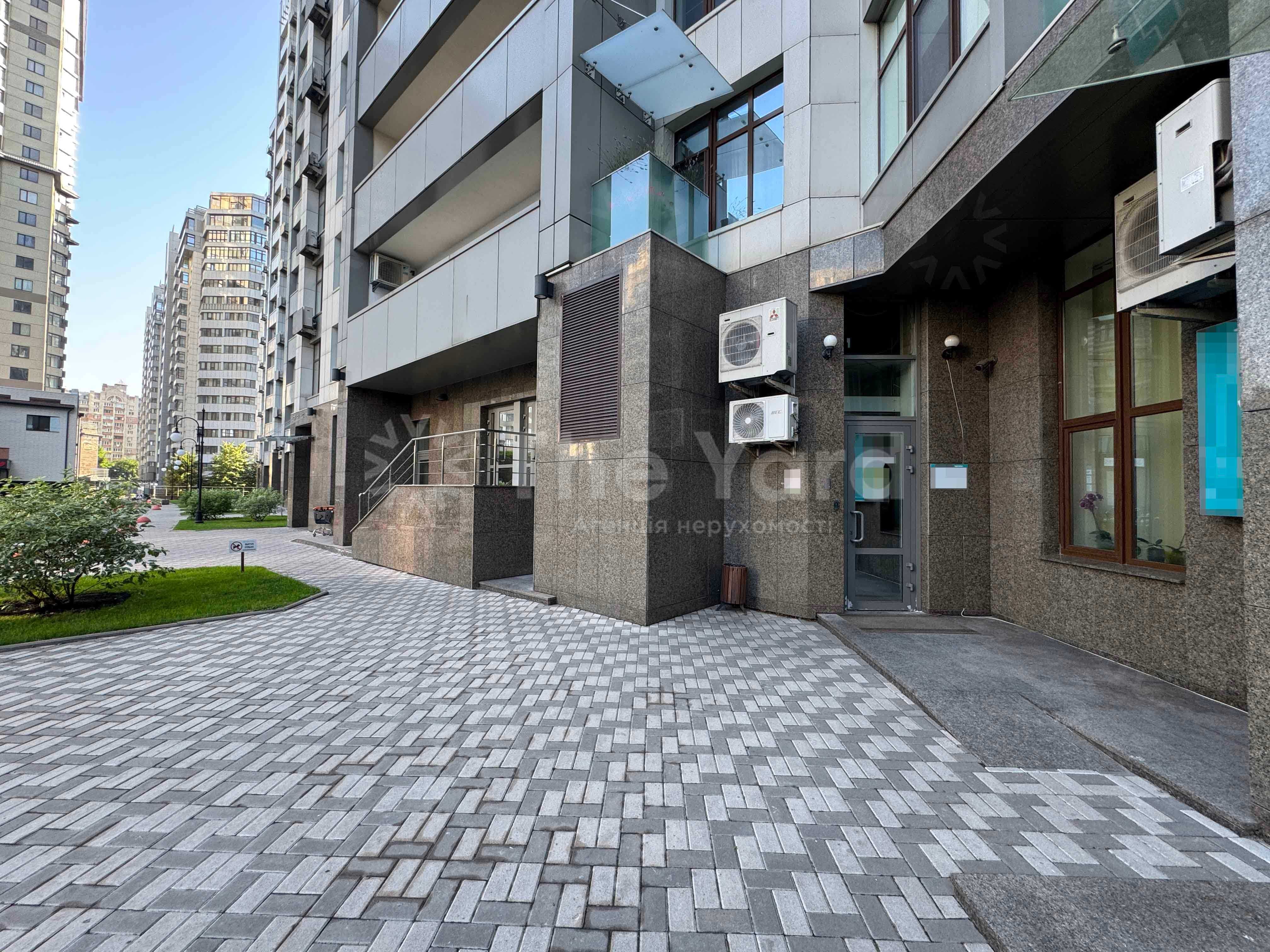 Оренда Фасад приміщення 235м2, ЖК Новопечерські липки, Верхогляда 16