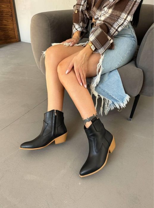 Козаки ботинки женские