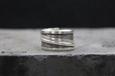 Anel artesanal em prata esterlina