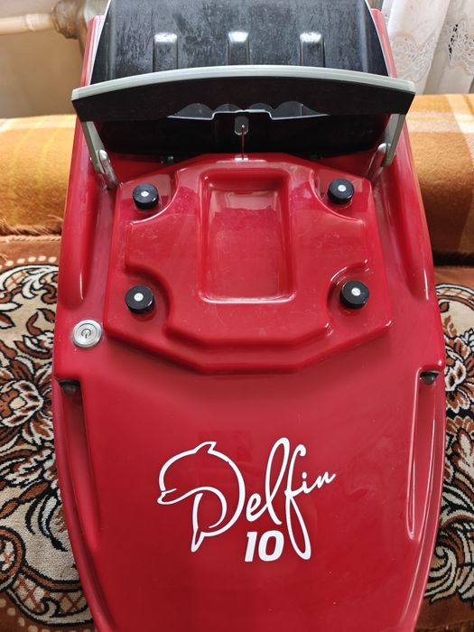 Карповий, закормочний кораблик Delfin 10