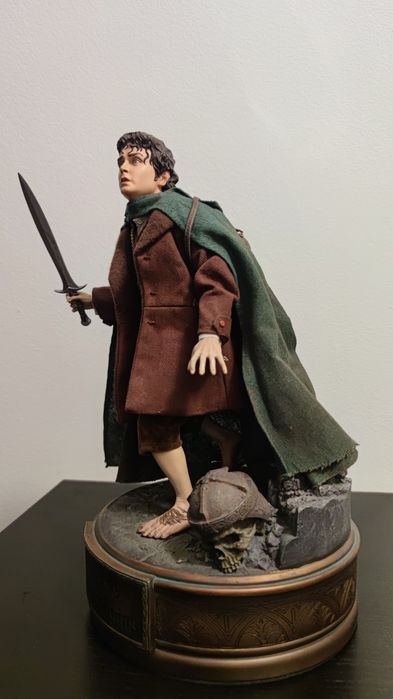Figura colecionável Frodo Baggins (Escala 1/4) - Lord of The Rings