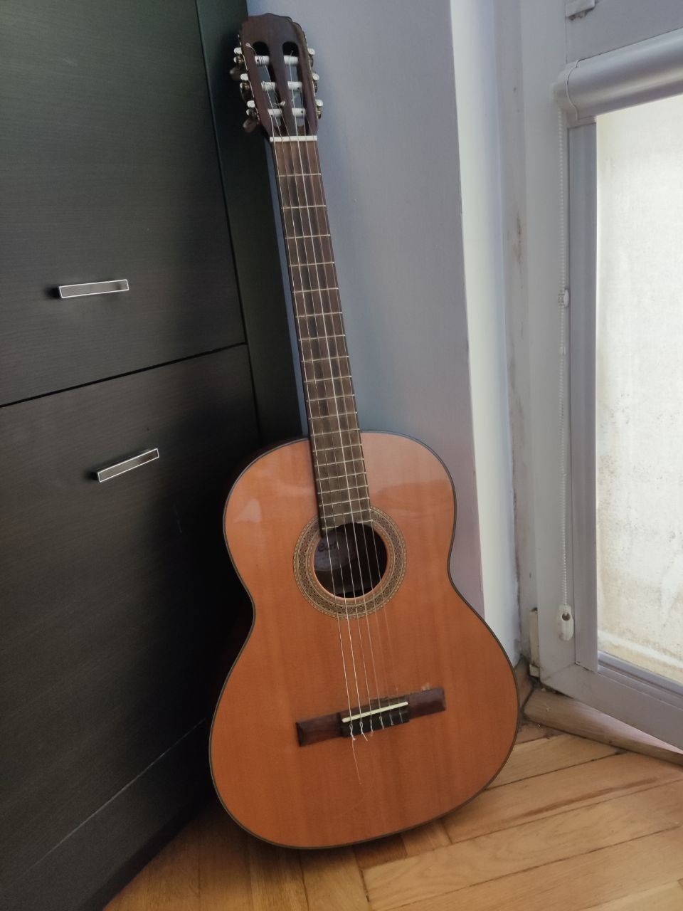 Gitara w dobrym stanie.