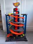 Hot wheels mega garaż