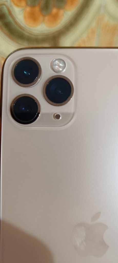 iPhone 11 pró Max Gold