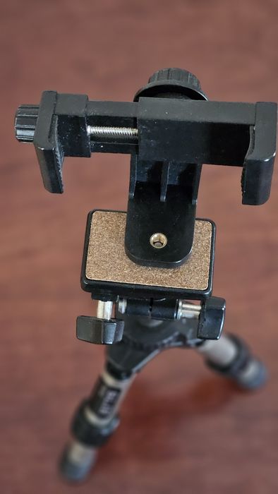 Tripé Slik extensivel para telefone ou pequenas câmaras fotográficas