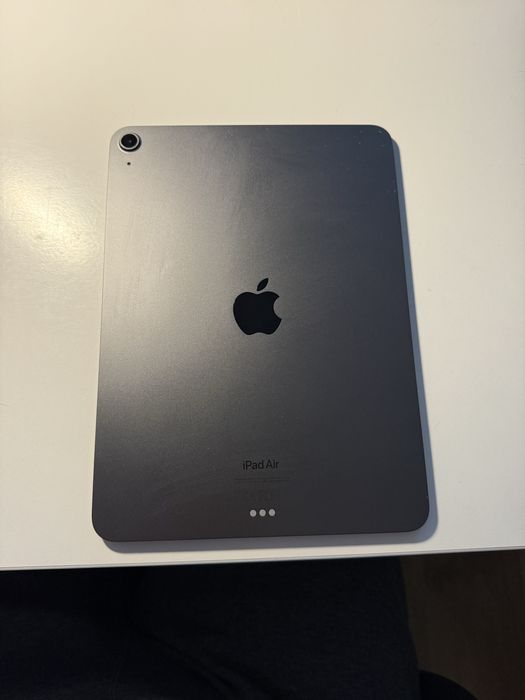 iPad Air 10.9" 5 gen. 256 GB Wi-Fi + dodatki