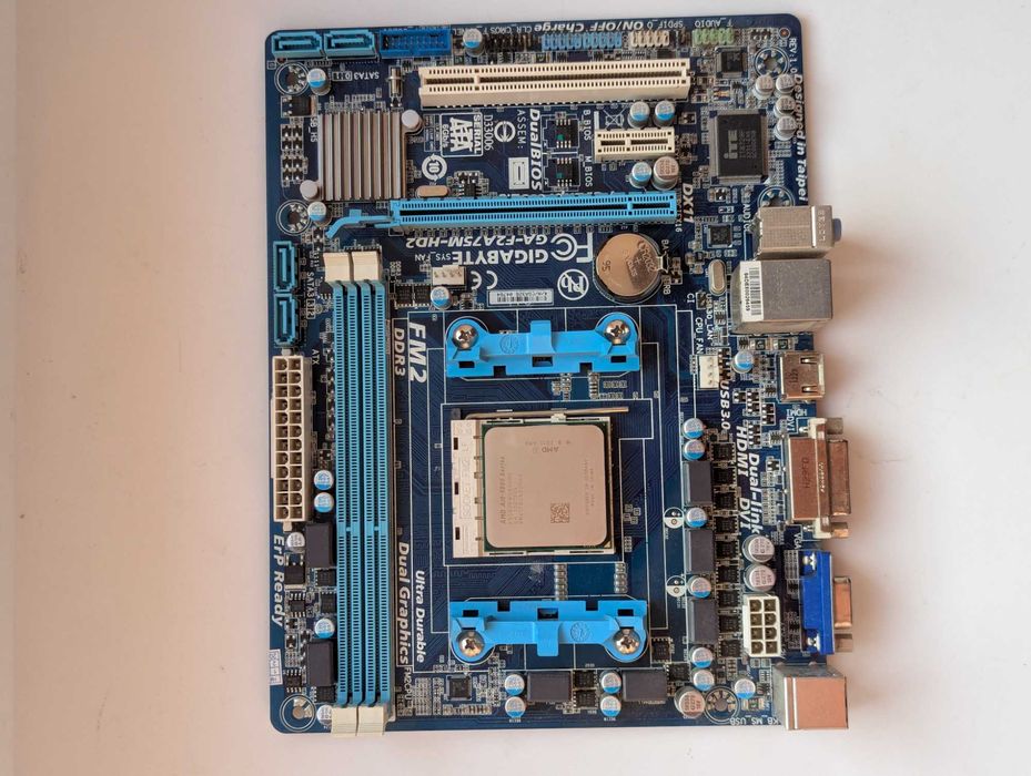 Материнська плата GA-F2A75M-HD2 та проц A10-5800