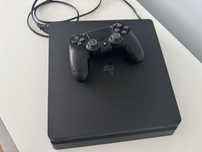 PS4 com comando em bom estado