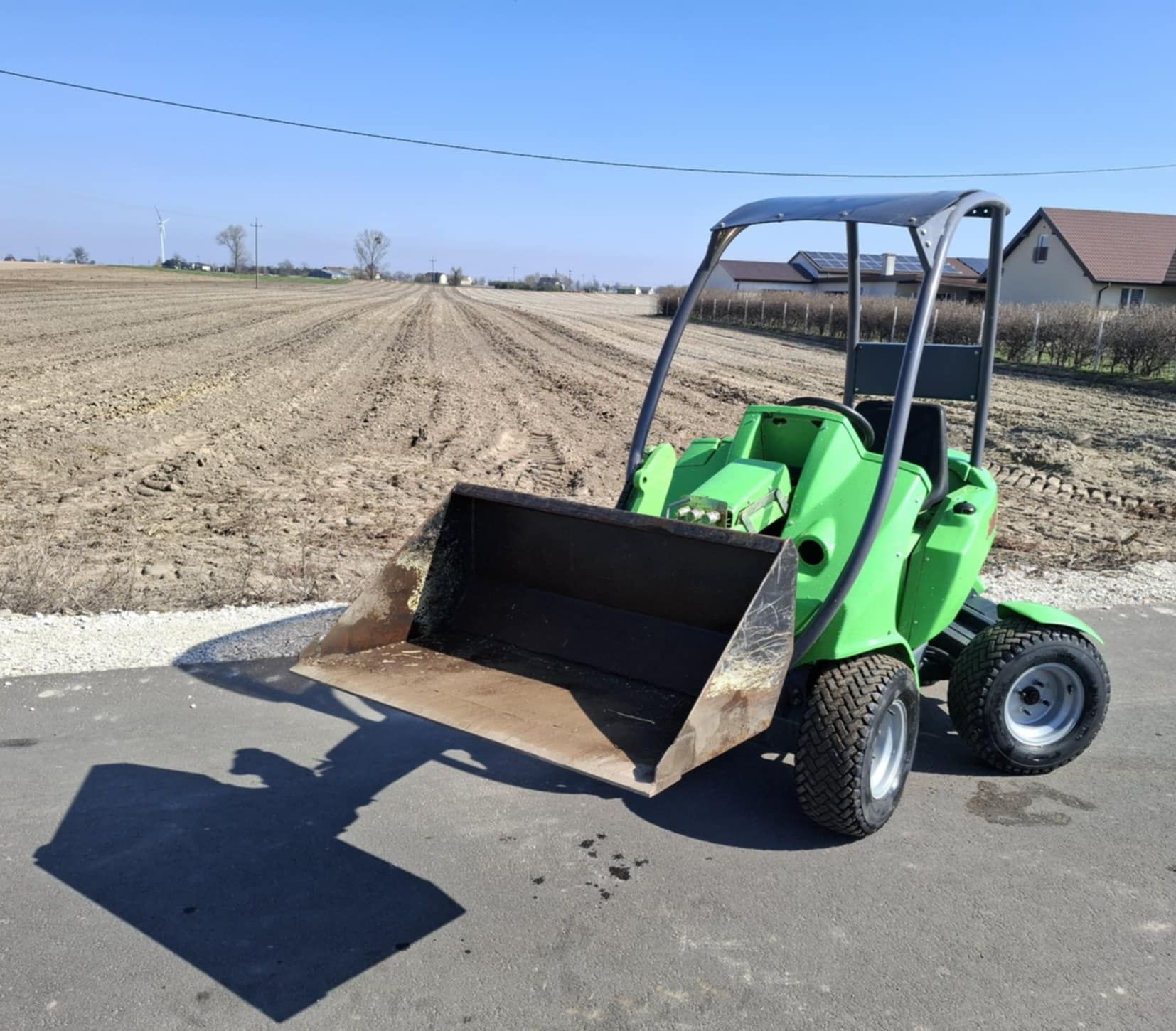 Miniładowarka Przegubowa Avant 216