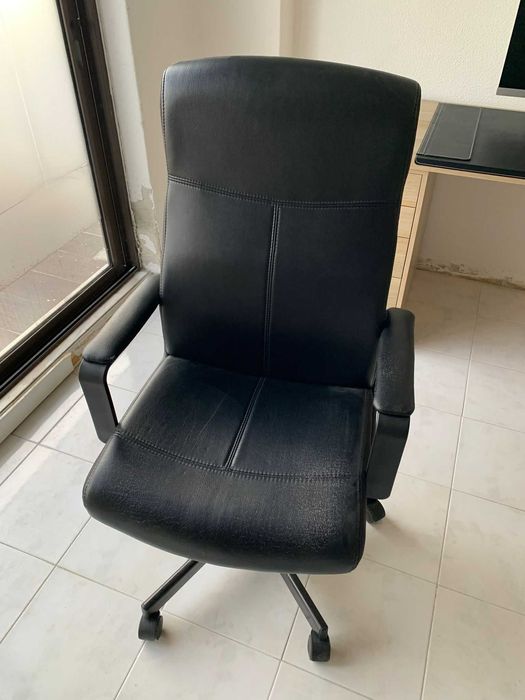 Cadeira giratória para secretária