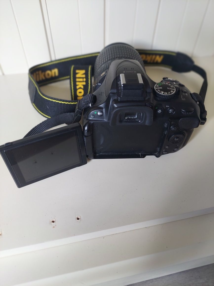 Nikon D5200 body + obiektyw 18-105