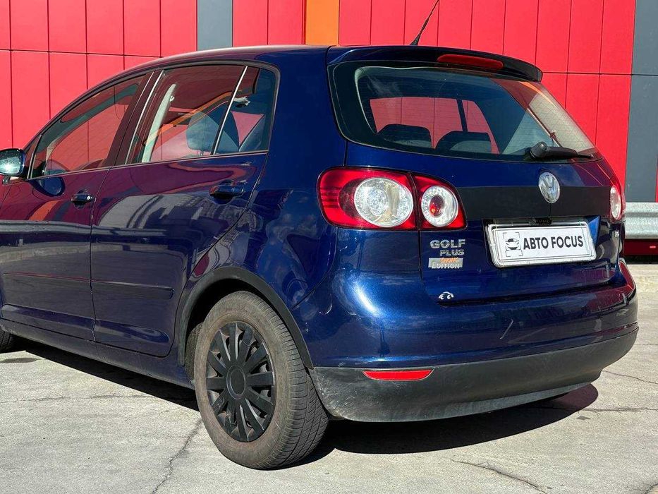 В продажі Volkswagen Golf Plus 2006 року випуску.