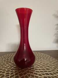 Stary wazon w kolorze rubinowym. Piekny.